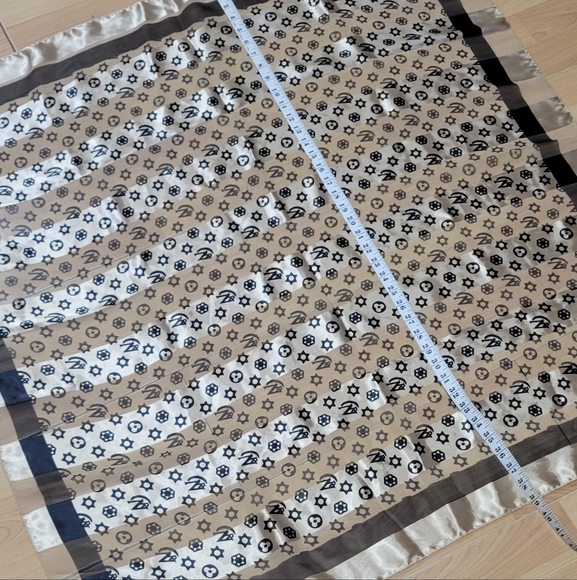 Other - Elegant High End Scarf